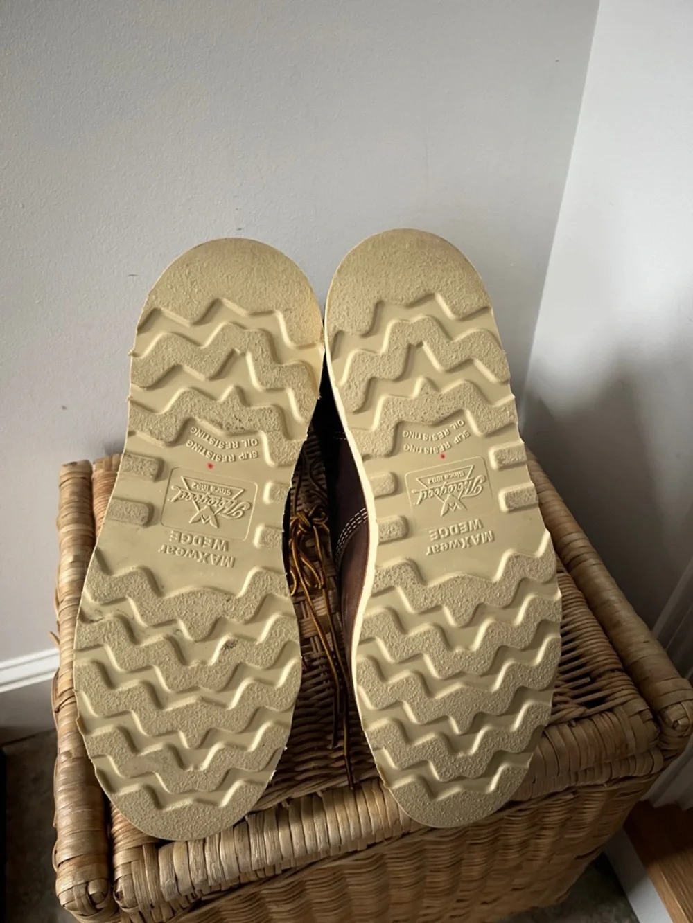 Thorogood 8” Steel Toe Wedge Sole Moc Toe Work Boot Size 8.5 EE NWT